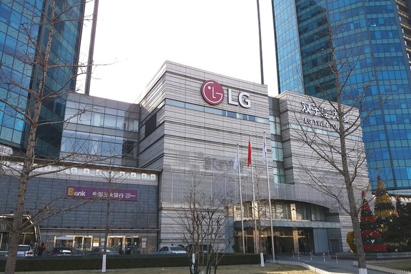 삼성·LG, 인도서 OLED TV 부품 관세 조사…현지 생산 공급망 비용 변수